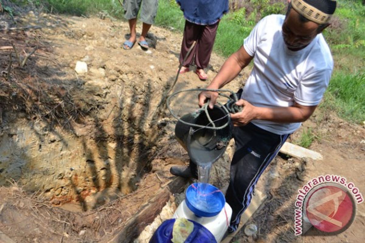 Warga Solok Selatan kesulitan air bersih akibat kekeringan