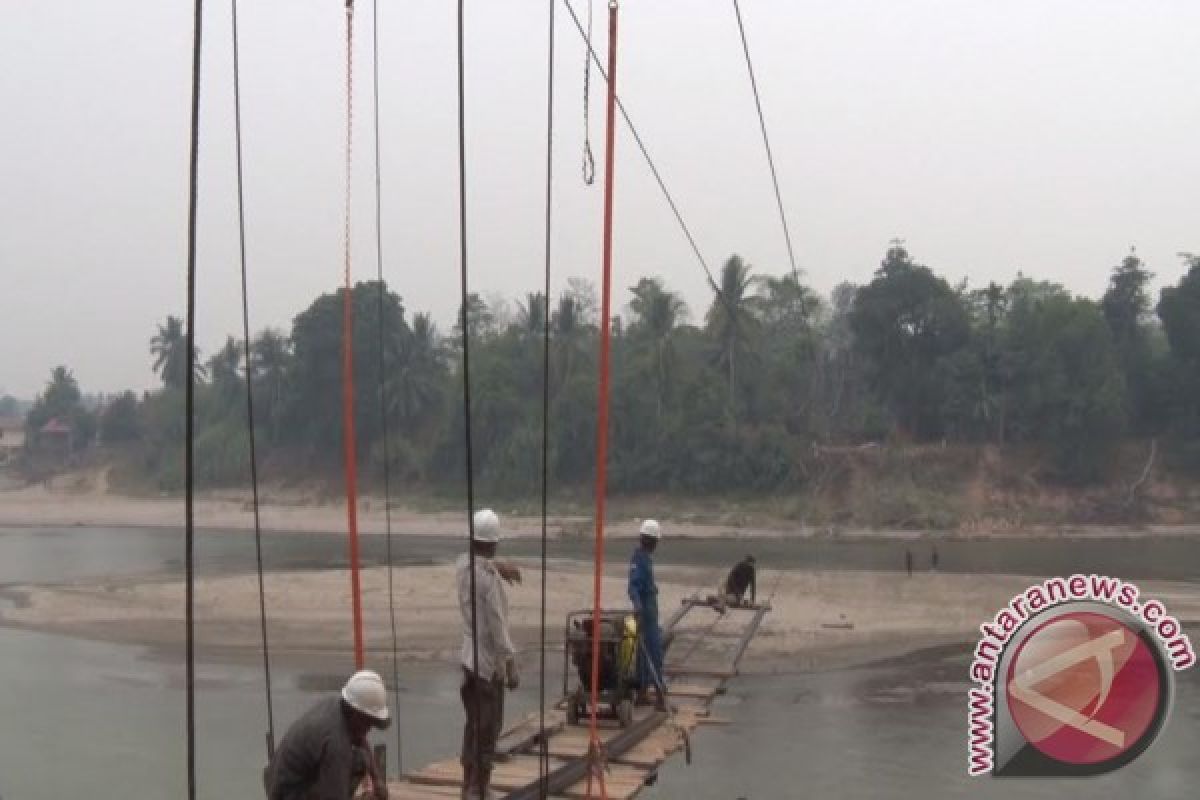 Jembatan penghubung sejumlah desa Bangka tengah rusak