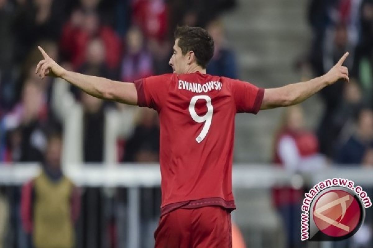 Lewandowski Dwigol, Muenchen Cukur Frankfurt 3-0