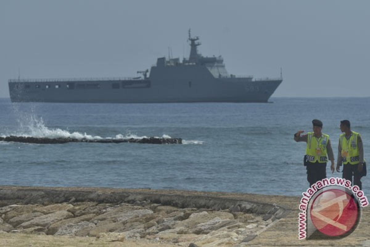 BENCANA ASAP - KSAL Tegaskan Tiga KRI Masih `Standby`untuk Korban Asap