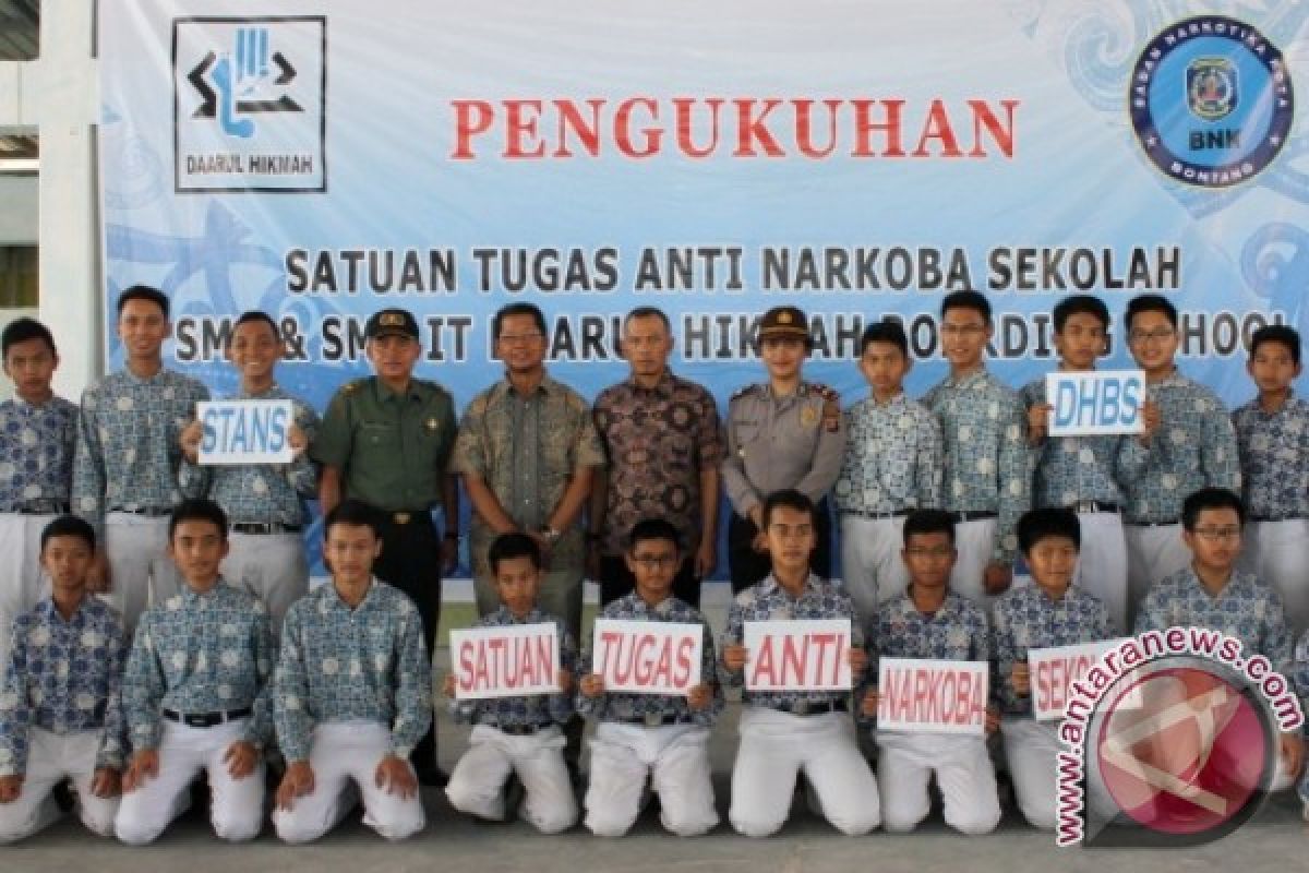 Wawali Kukuhkan Satgas Anti-Narkoba SMP/SMA Daarul Hikmah