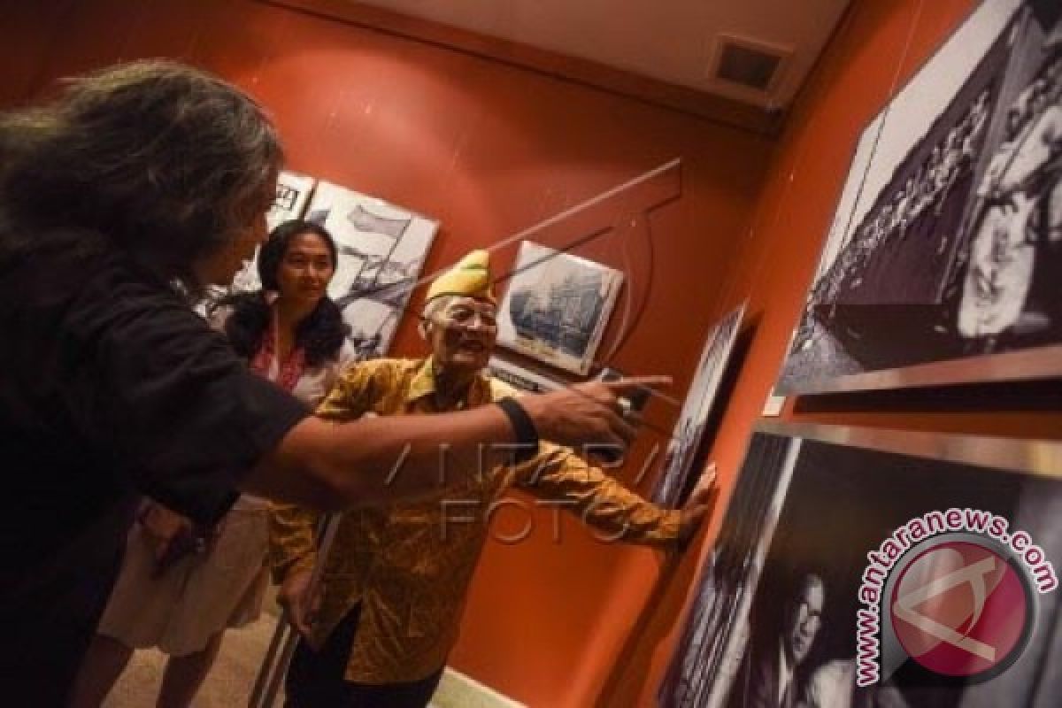 Mengikuti Detik-detik Proklamasi Melalui Rangkaian Foto