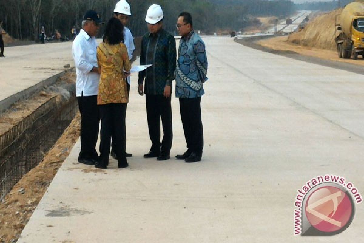 Jokowi Pantau Progres Jalan Tol Sumatera 