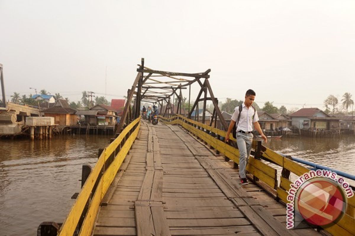 Banjarmasin Terus Benahi Jembatan Tua Kayu Ulin 