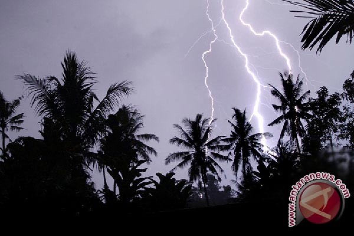 Awas! hujan angin petir di 14 wilayah Jabar