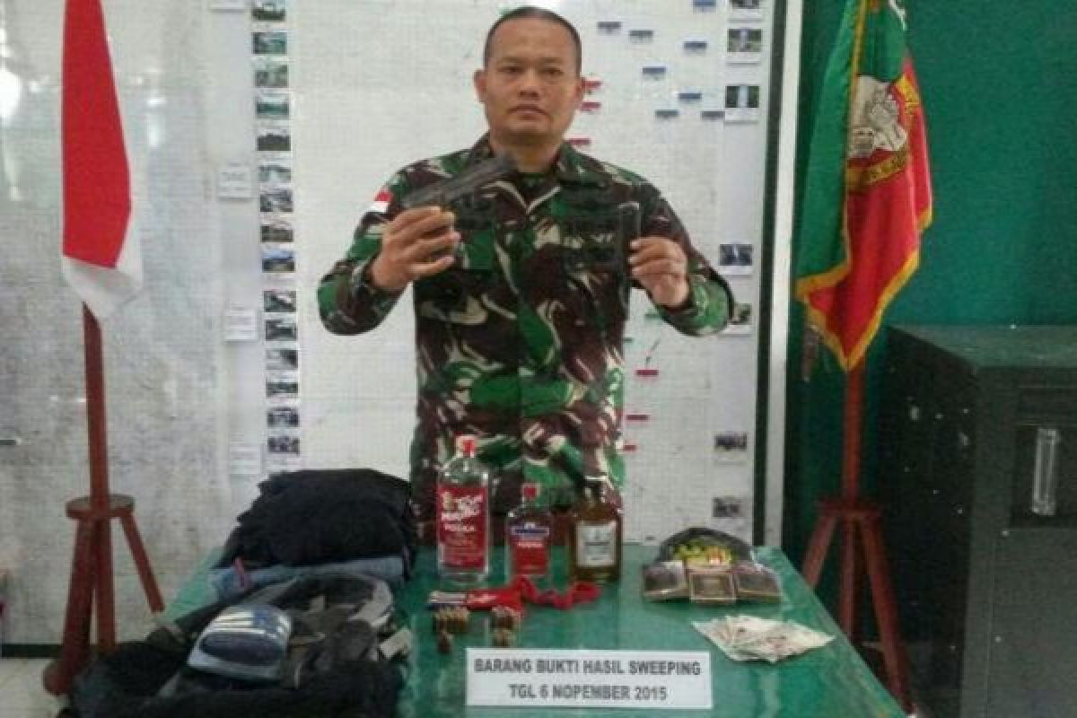 Satgas Pamtas RI-PNG amankan pistol beserta amunisi