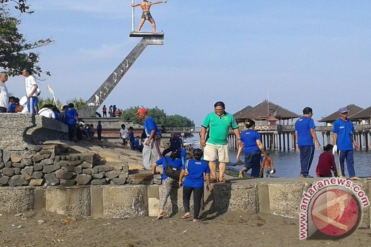 Yayasan Bali Harum dan Orhiba Kerja Sama Bersihkan Lingkungan Buleleng