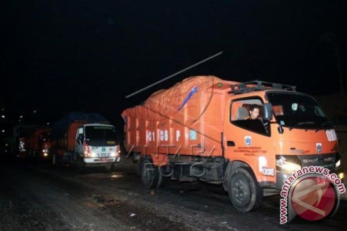 Bekasi batasi jam operasional truk sampah DKI