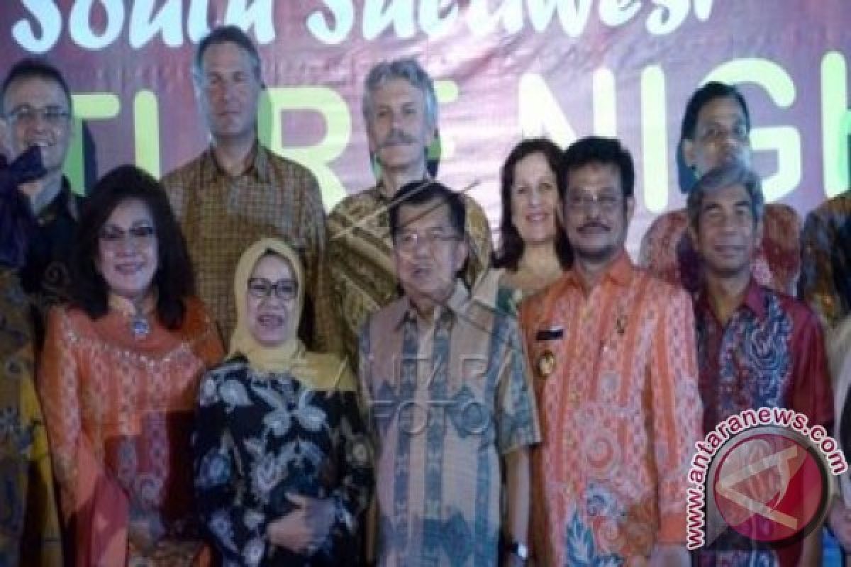 Gubernur Bersama 12 Dubes Ikut Parade Budaya