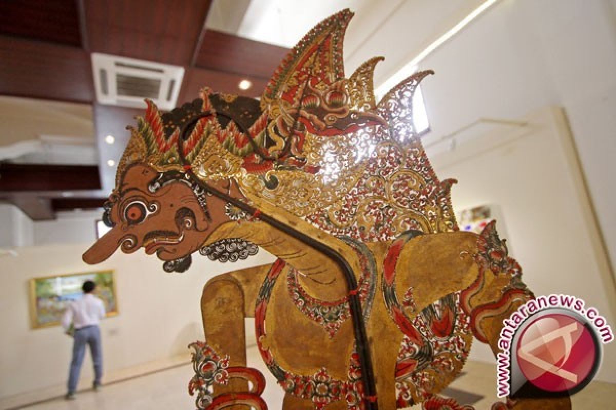 Wayang Kulit Petruk Diberi Nama "Peter" Di SD Bulgaria