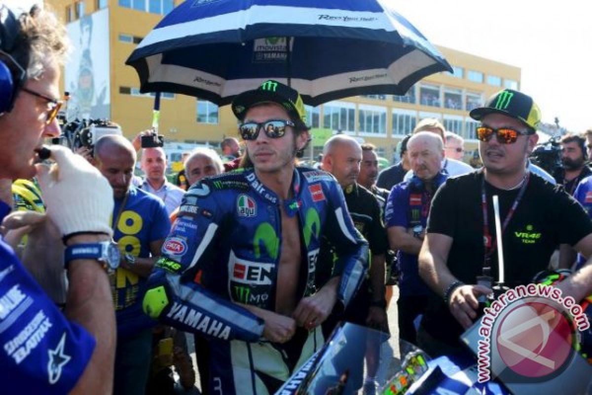 Rossi akan akhiri karir di Yamaha tapi minta Lorenzo "menghormati"