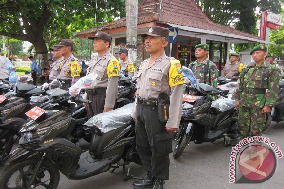 Hari Pahlawan di Kediri Diiringi Penyerahan Motor untuk Babinkamtibmas