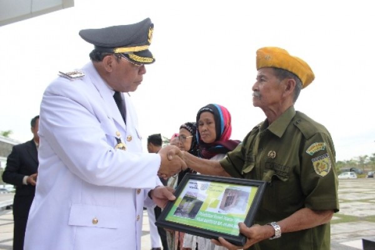 Wali Kota Beri Penghargaan Anggota dan Janda Veteran