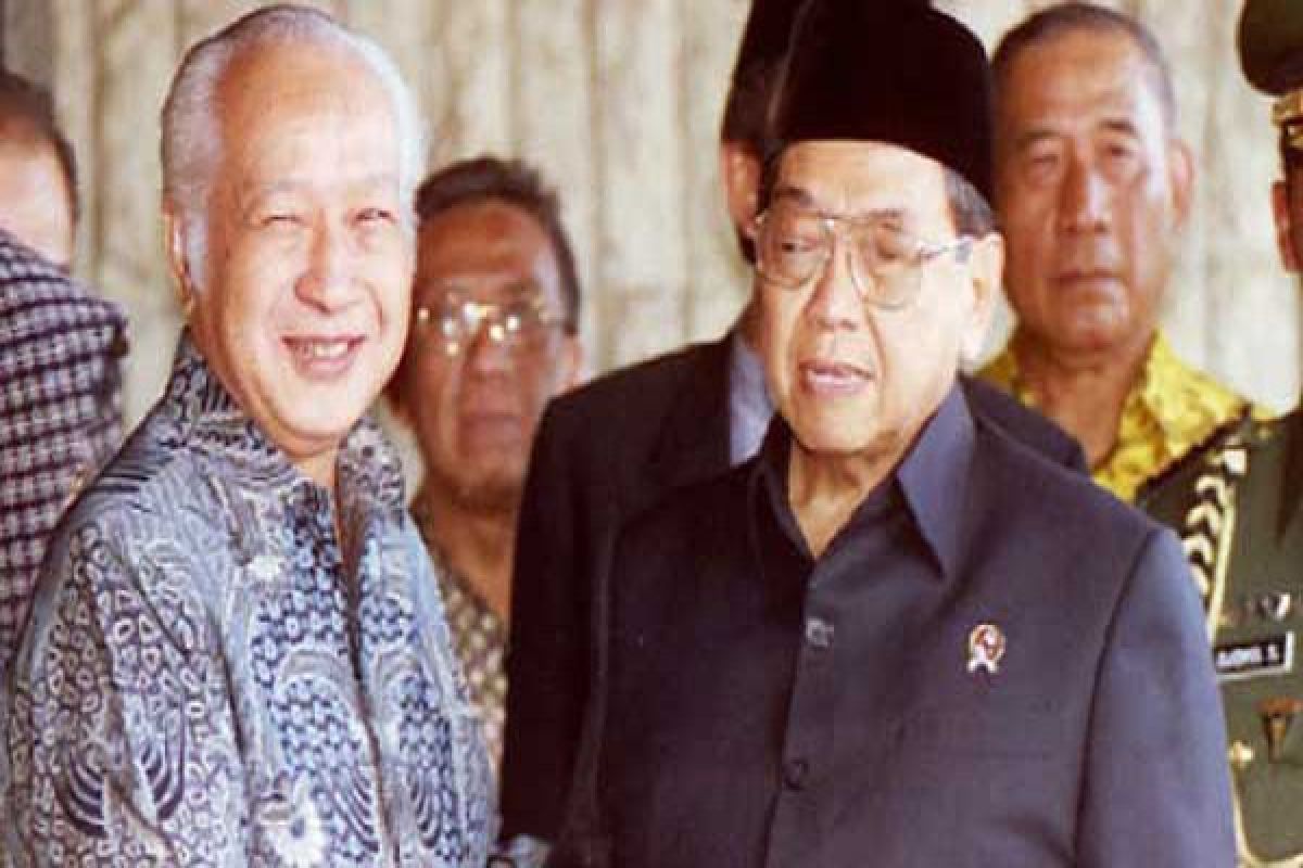 Menpan: Gus Dur-Soeharto layak jadi pahlawan