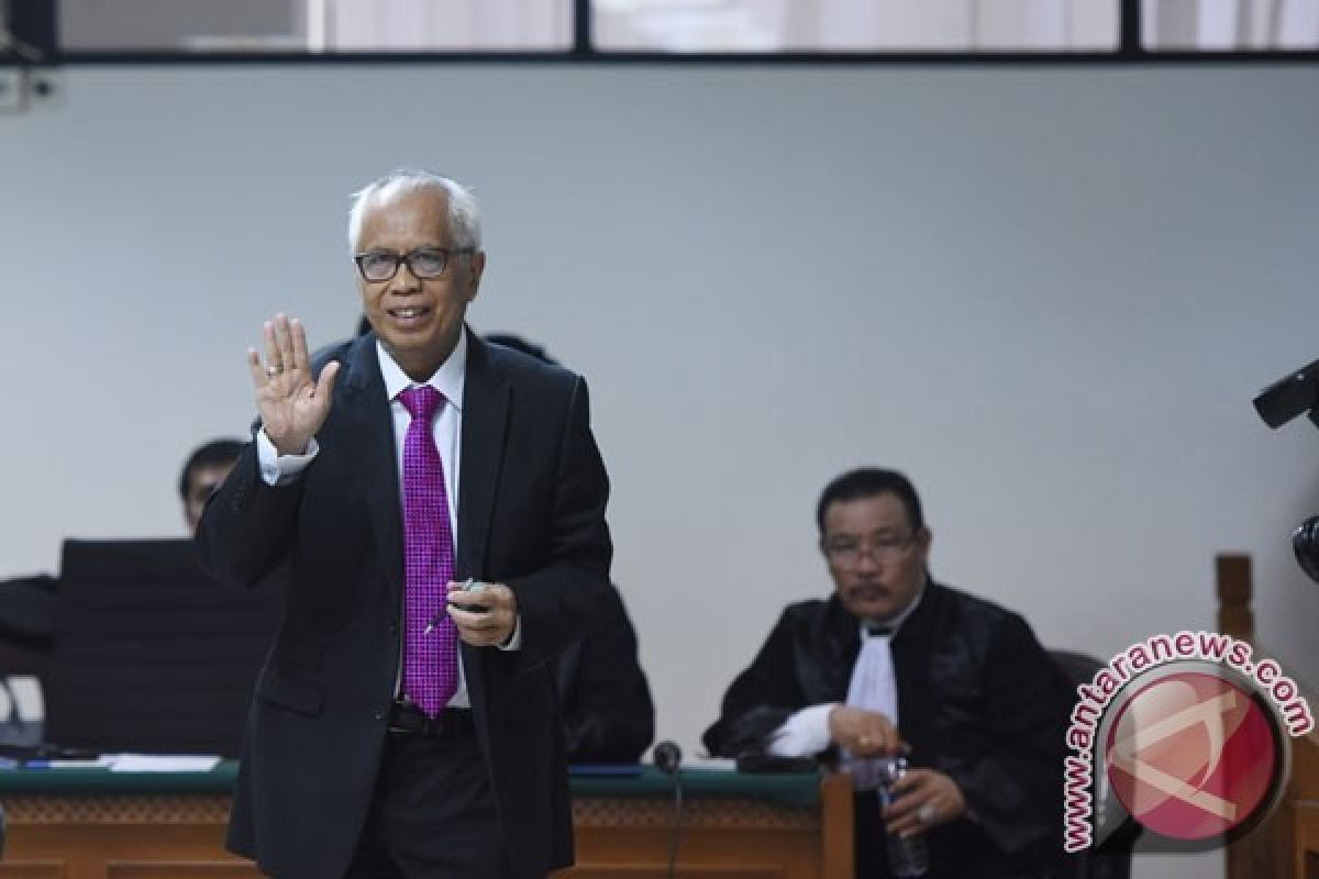 OC Kaligis Akui Beri 1000 Dolar ke Panitera PTUN Medan