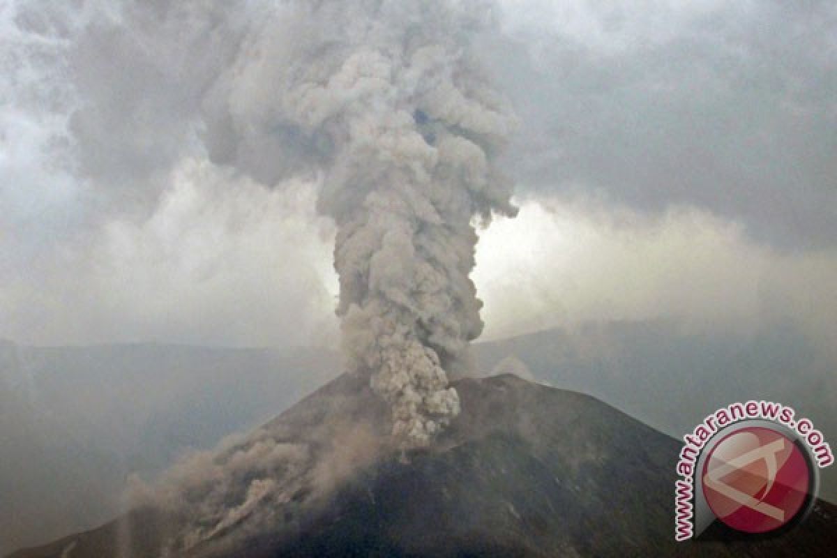 Bandara Lombok ditutup akibat letusan Gunung Barujari