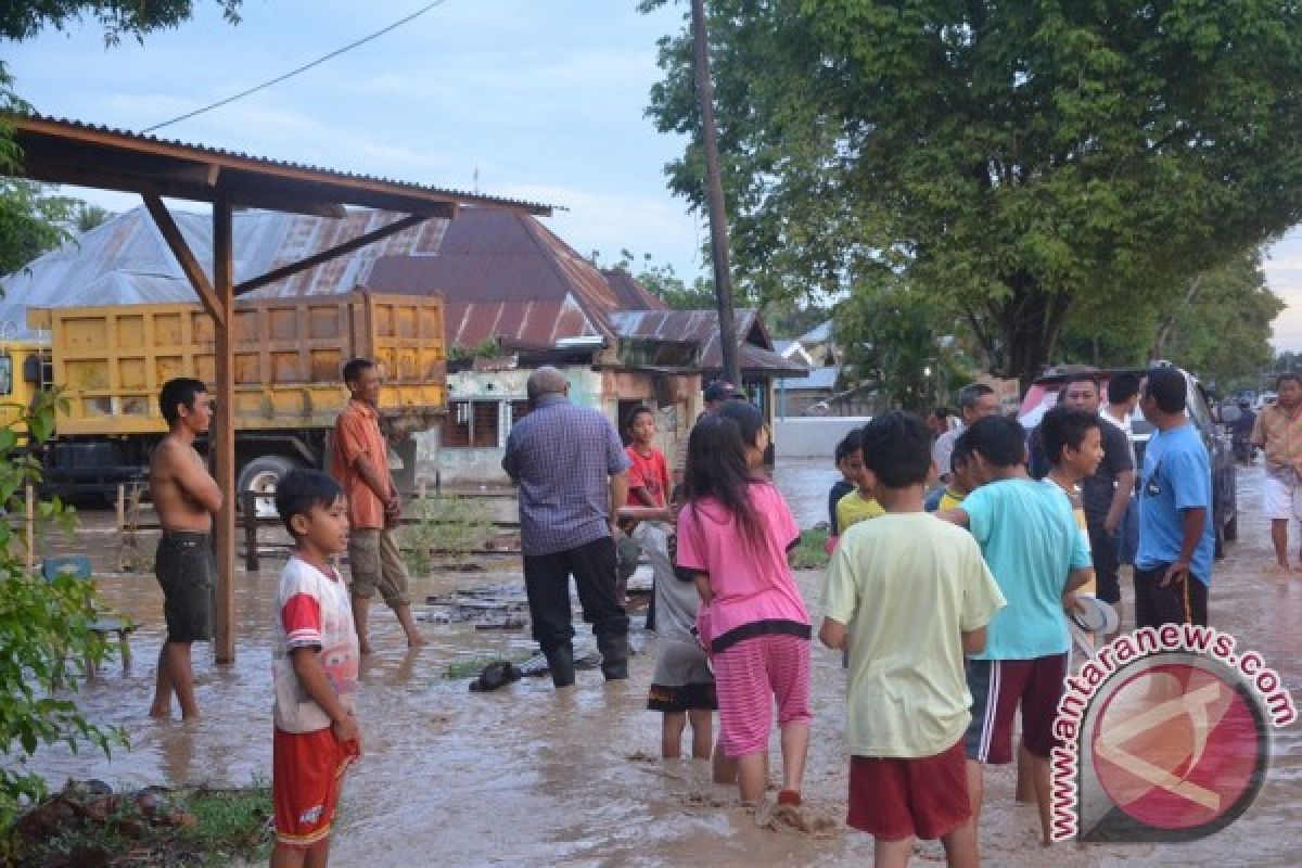 Korban Banjir Gorontalo Kekurangan Air Bersih