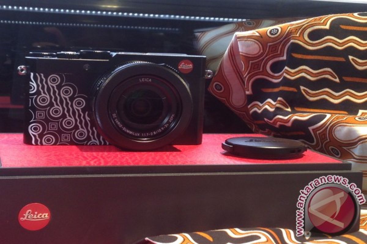 Leica hadirkan koleksi eksklusif kamera batik parang