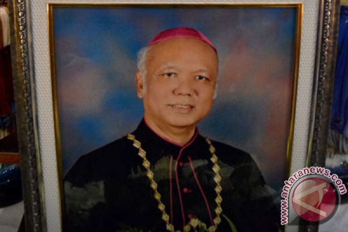 Uskup Pujasumarta enggan dirawat di luar negeri