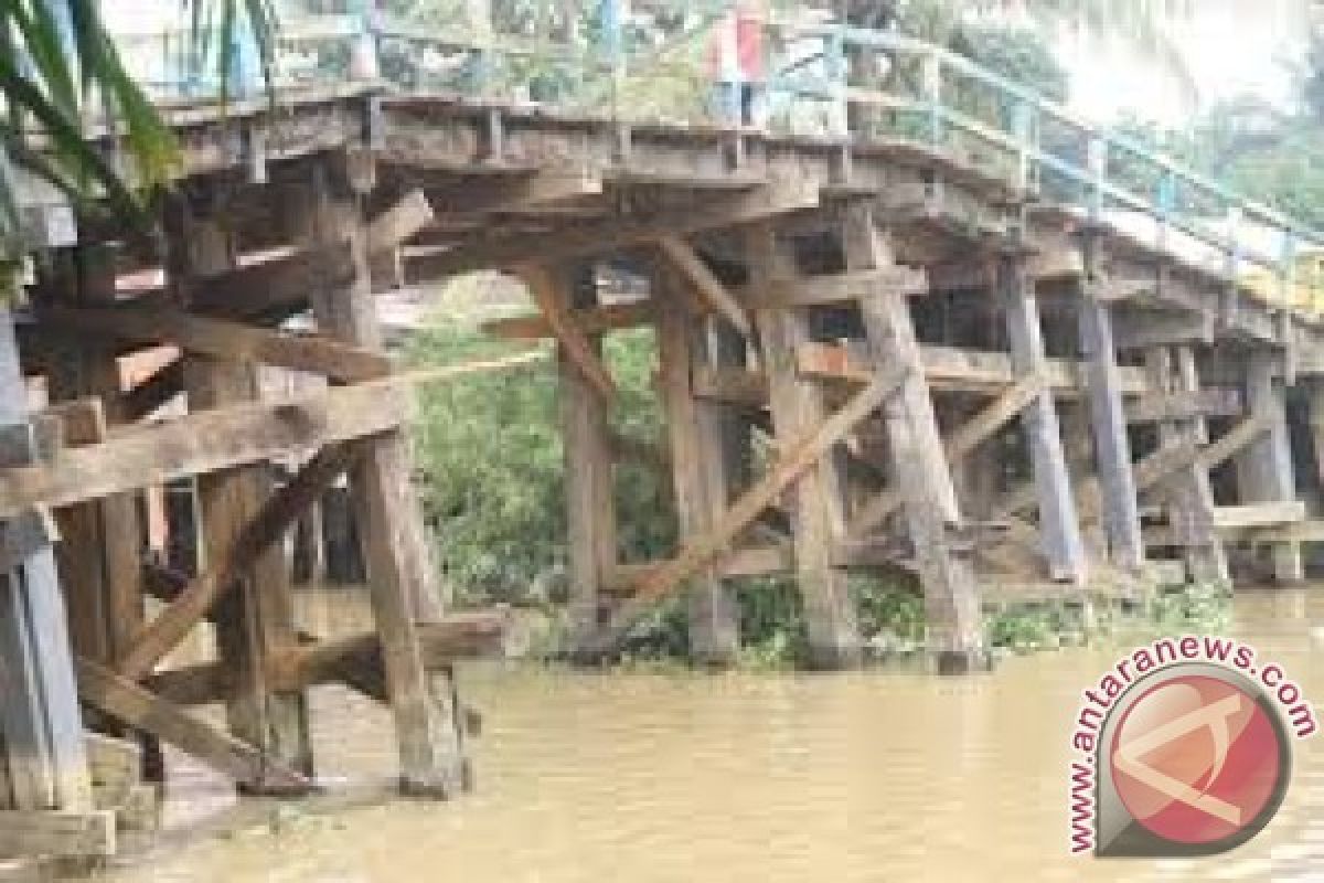 Sekitar 300 jembatan di Tanjabtim berkontruksi kayu