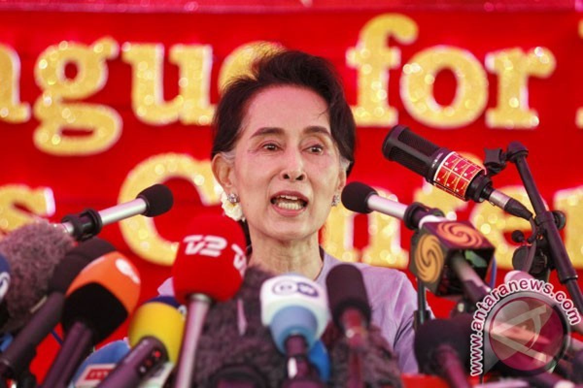 Menang Pemilu, Suu Kyi Komunikasi ke Militer