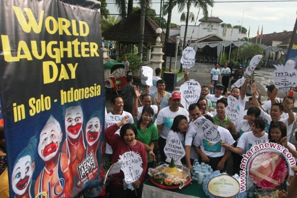 Tertawa di Situasi Tak Lucu Jadi Tanda Awal Alzheimer