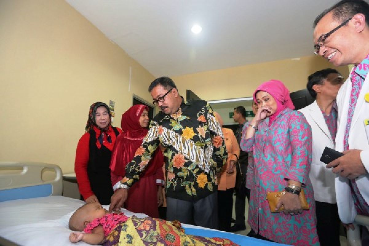 Gubernur Banten Pantau Langsung Baksos RSUD Banten