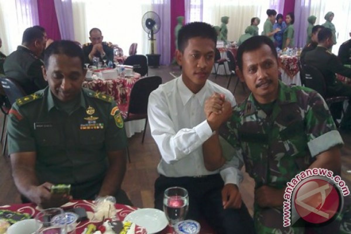 Firman, Anak suku rimba pertama masuk TNI