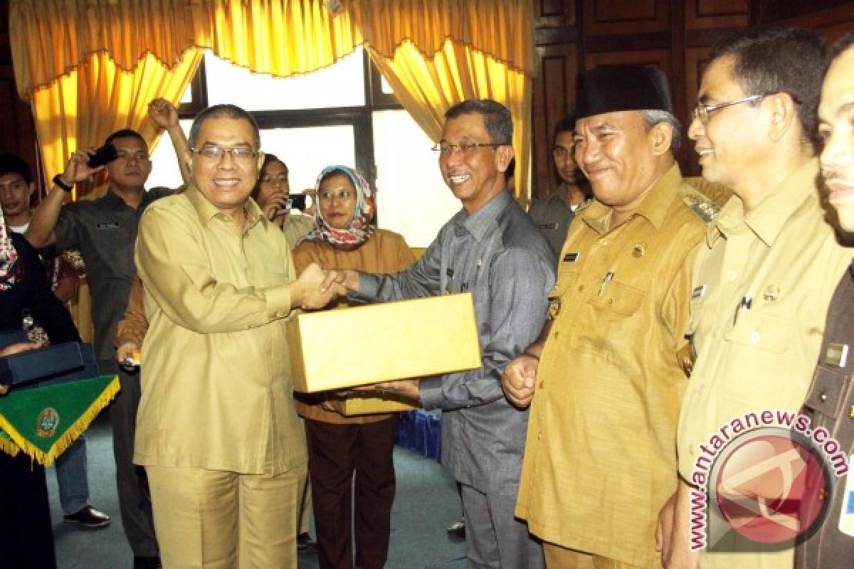 Tebing Tinggi Terima Raskin Award