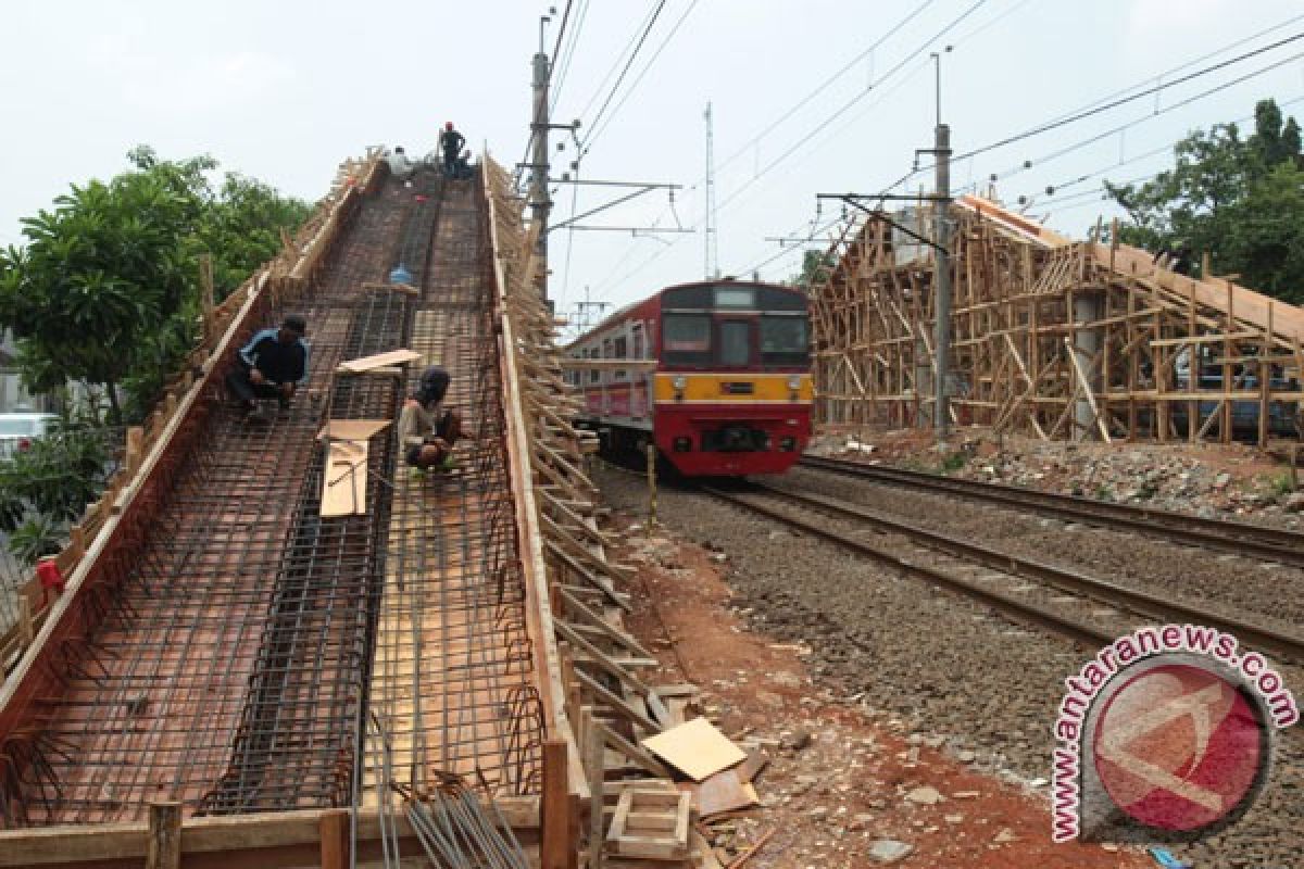 Warga nilai jembatan penyeberangan belum berikan kenyamanan