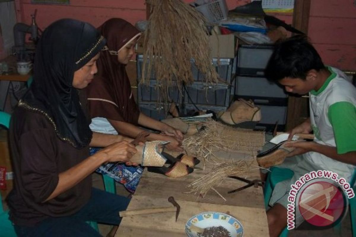 Lampung jadikan pelepah pisang bahan kerajinan