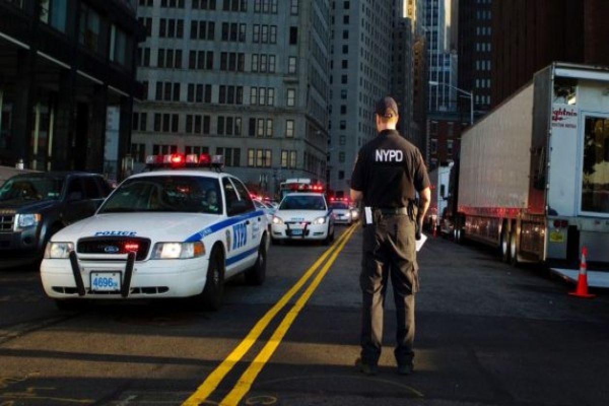 Police deploy in NY after Paris attacks