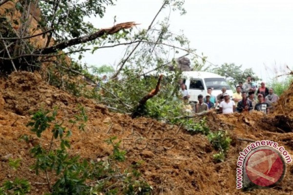 BMCK Aceh kerahkan alat berat atasi longsor