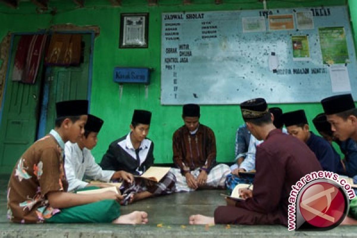 Sejarawan: "Westernisasi" Pesantren Lemahkan Islam Indonesia