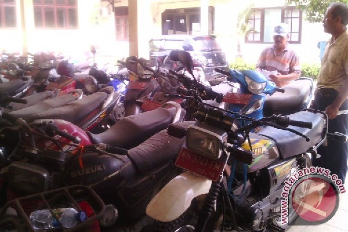 Hasil Lelang Kendaraan Dinas Jauh Di Bawah Target