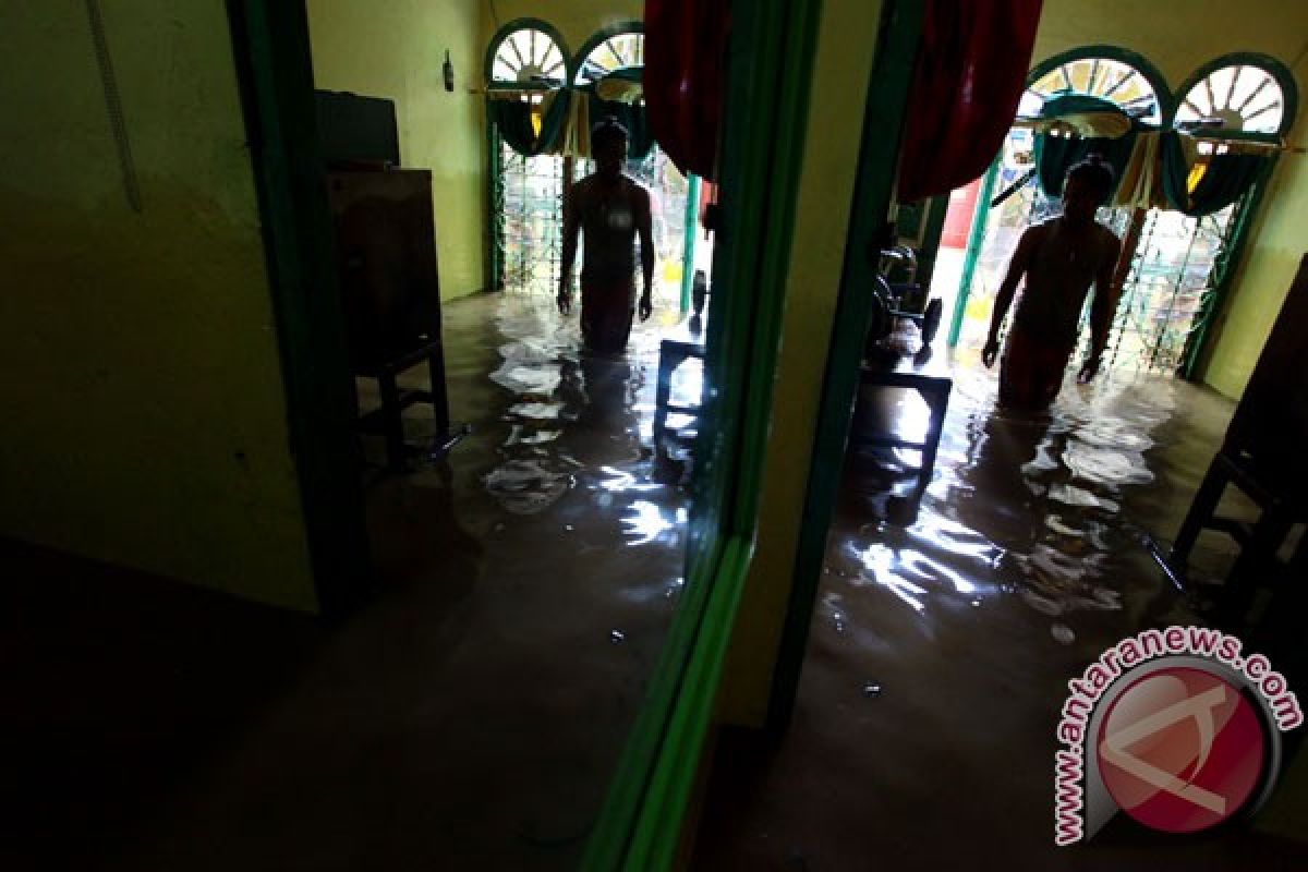27 lokasi banjir dan pengungsian di Jakarta Barat pada Minggu pagi