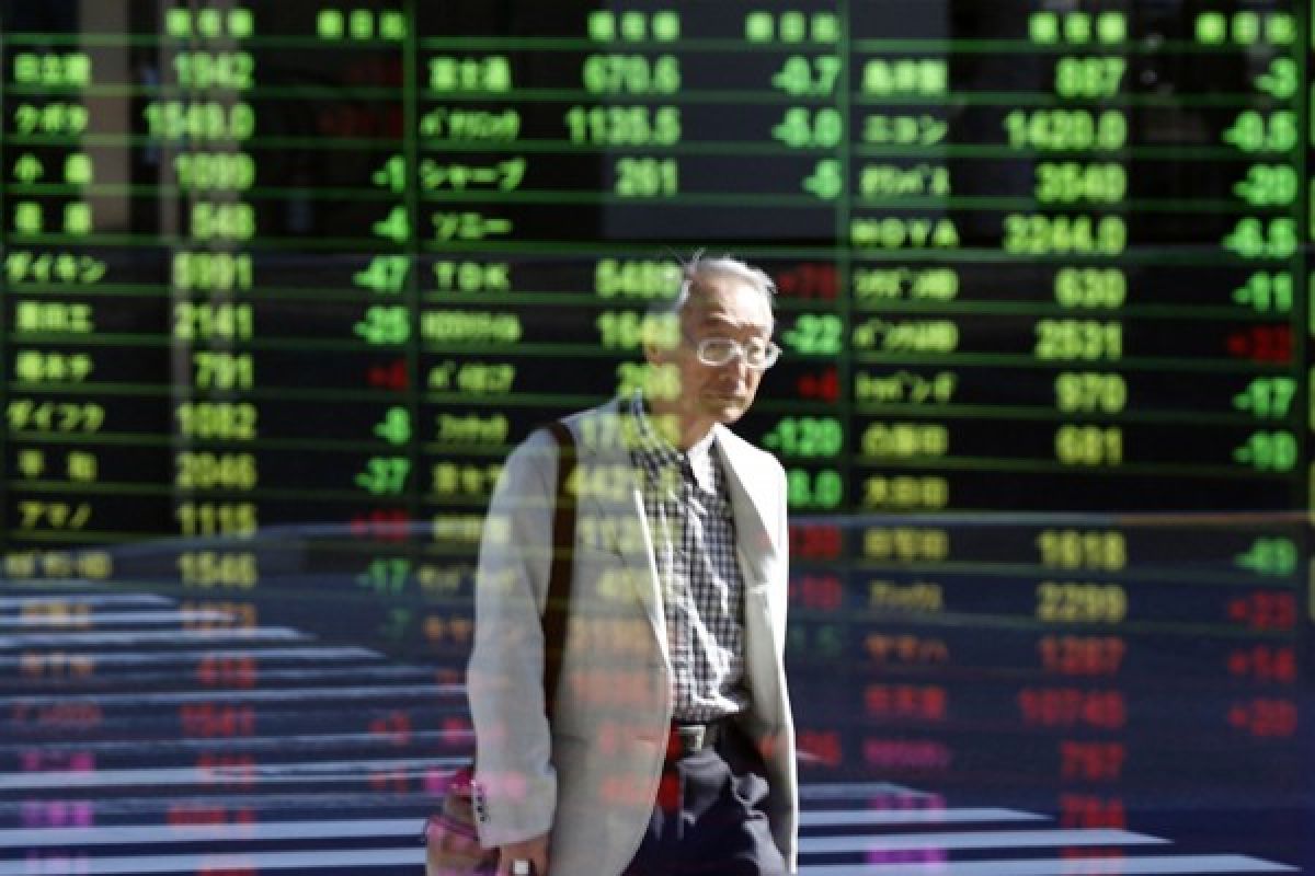 Indeks bursa saham Tokyo dibuka turun karena yen menguat