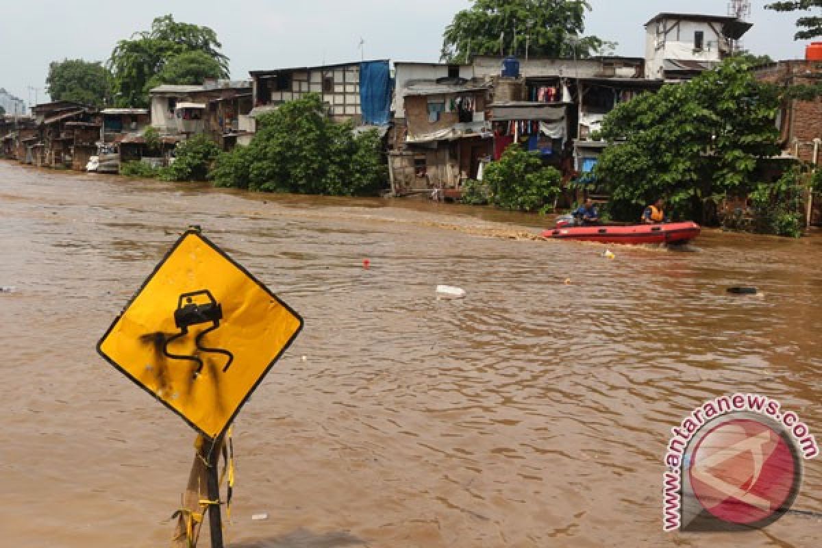 Masyarakat Jakarta diwanti-wanti waspada banjir januari