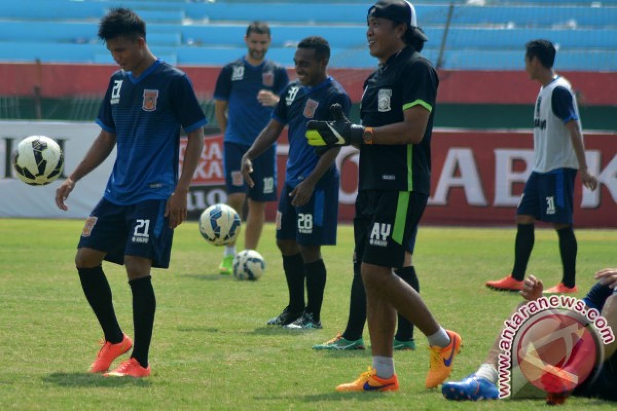 Pusamania Tundukkan Persib Bandung 2-0