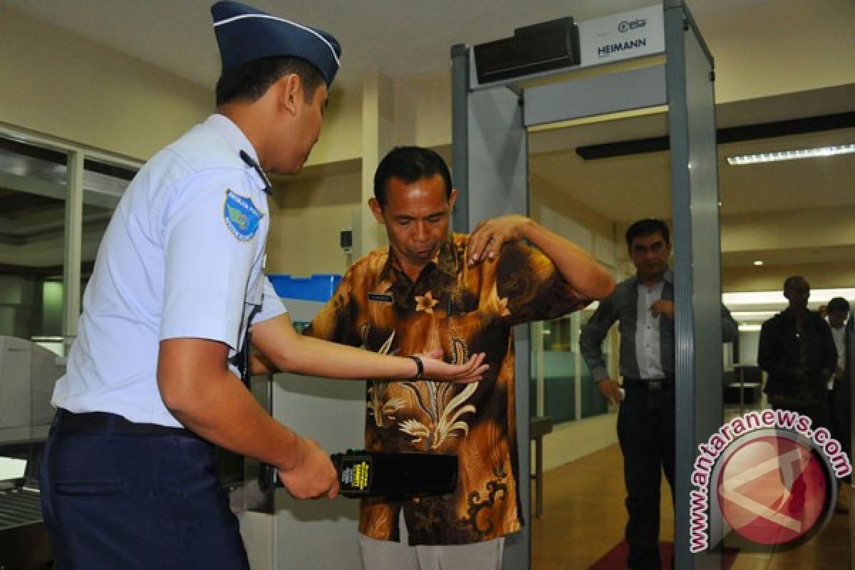 Bercanda soal bom, satu penumpang diperiksa di Bandara Adi Soemarmo