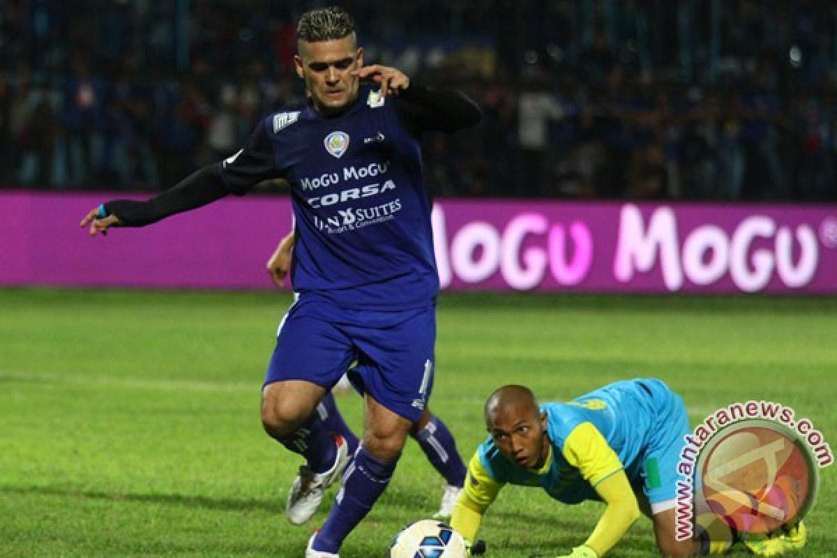 Arema cronus menang atas Madura United, 2-1