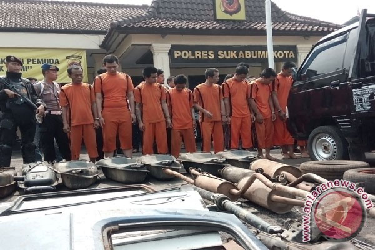 Polisi Sukabumi Tangkap 12 Pencuri Spesialis Mobil