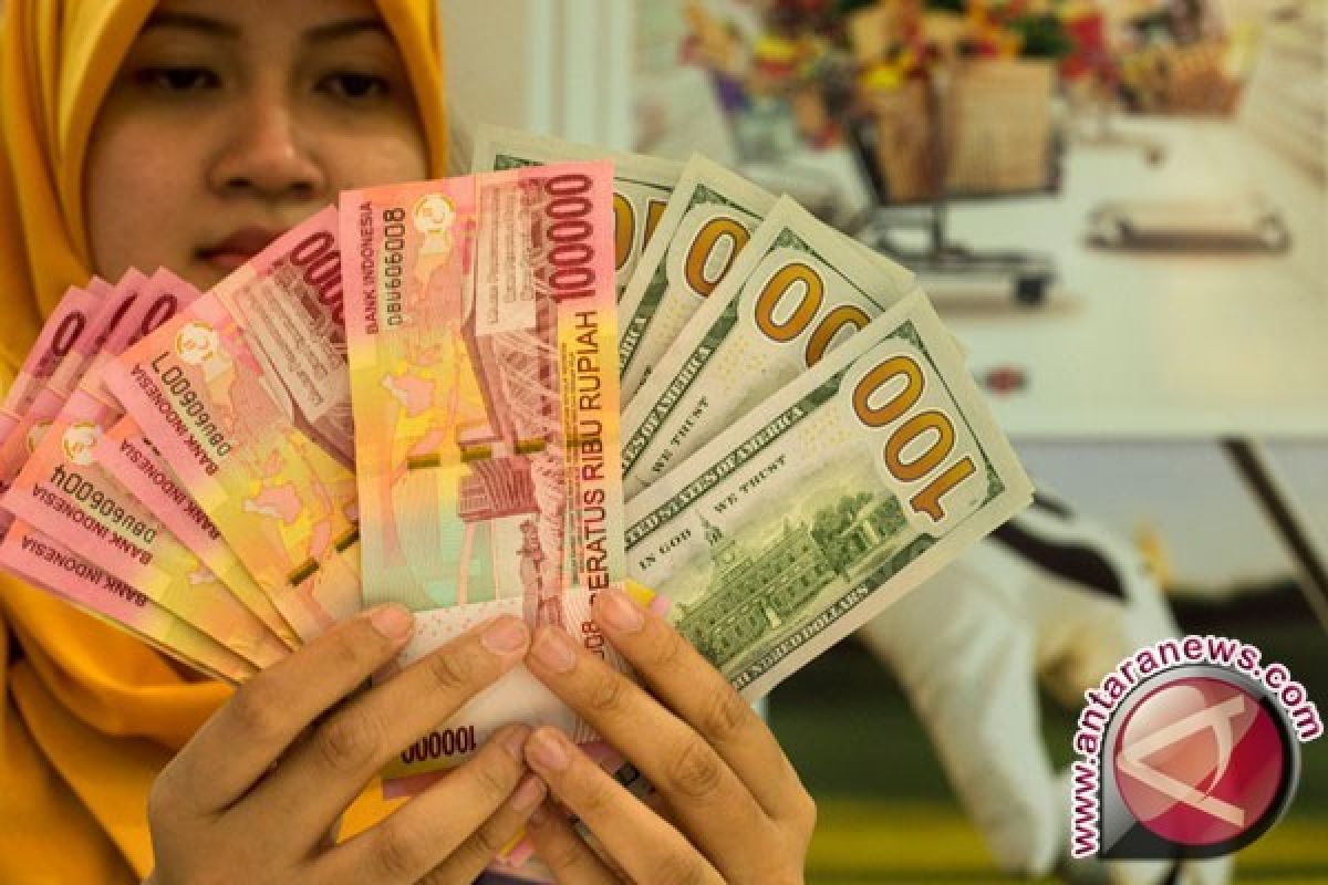 Rupiah menguat menjadi Rp13.696 per dolar AS