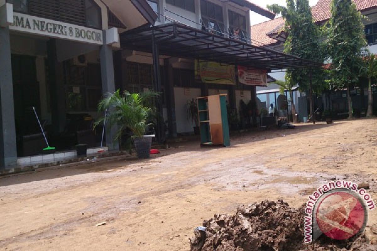 Gedung SMAN 8 Kota Bogor Terendam Air 