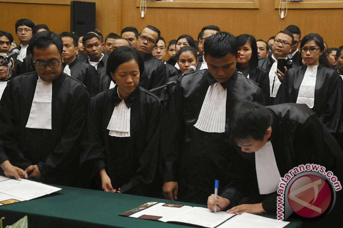 DPR kembali absen sidang uji UU Advokat