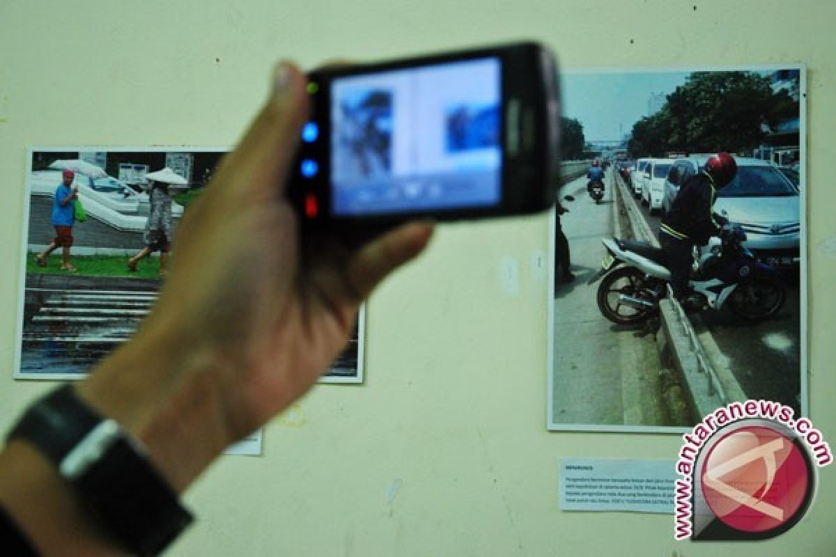 Ingin Tahu Cara Motret Foto Jurnalistik Gunakan Handphone