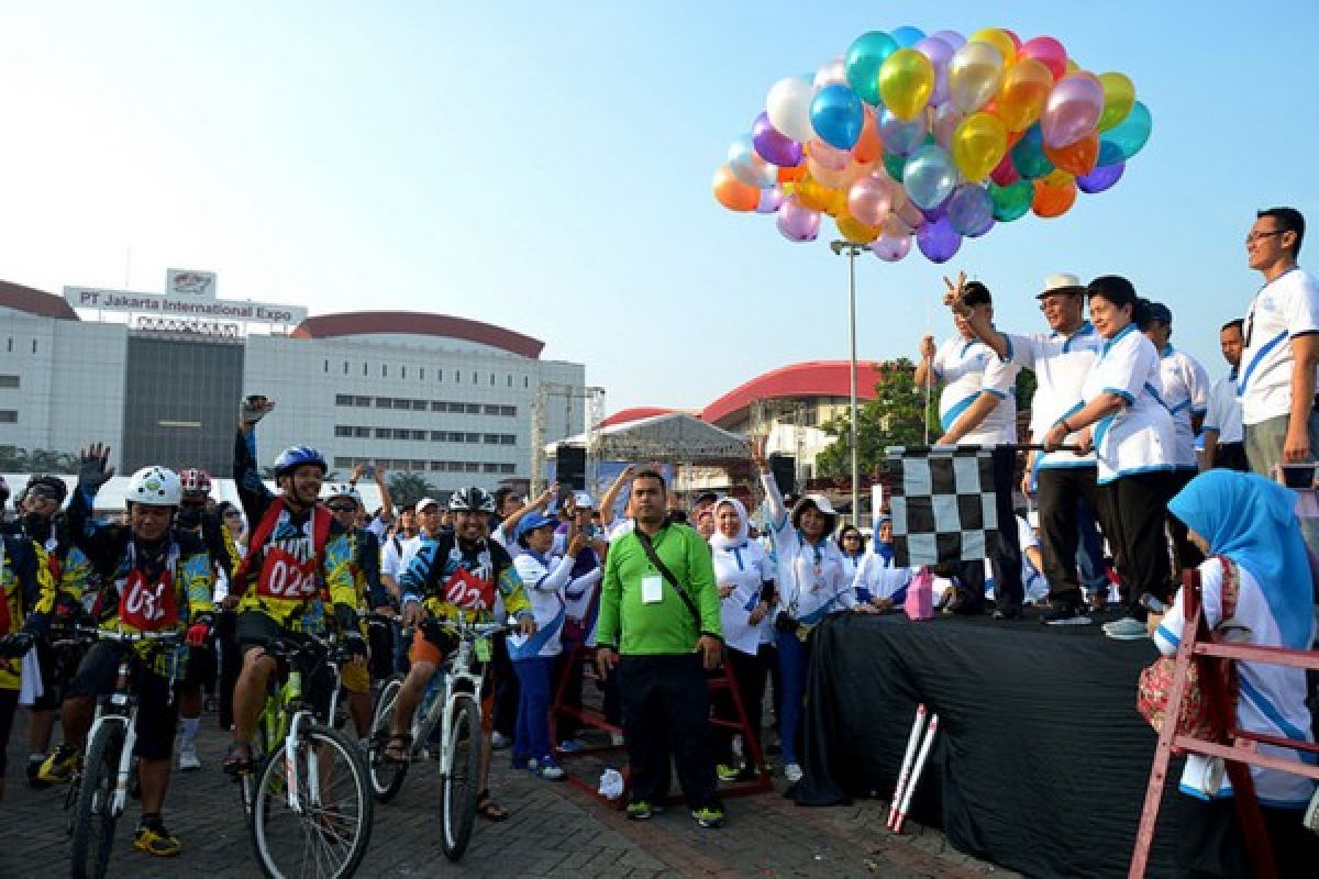 Hari Kesehatan Nasional ke - 51 tahun 2015 dimeriahkan rangkaian kegiatan kesehatan