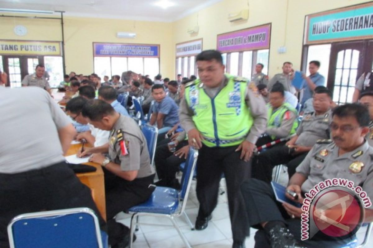 Personil Polres Tebing Tinggi Jalani Tes Urine