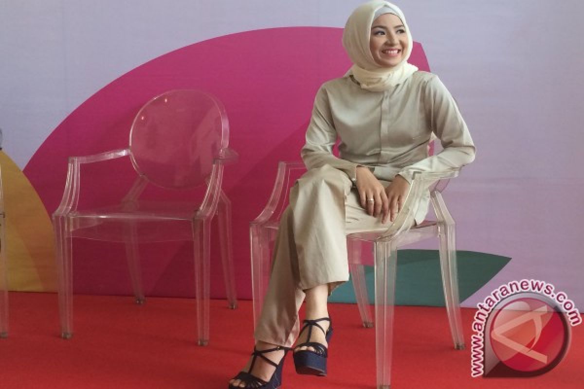 Lima warna hijab wajib punya versi Natasha Rizki