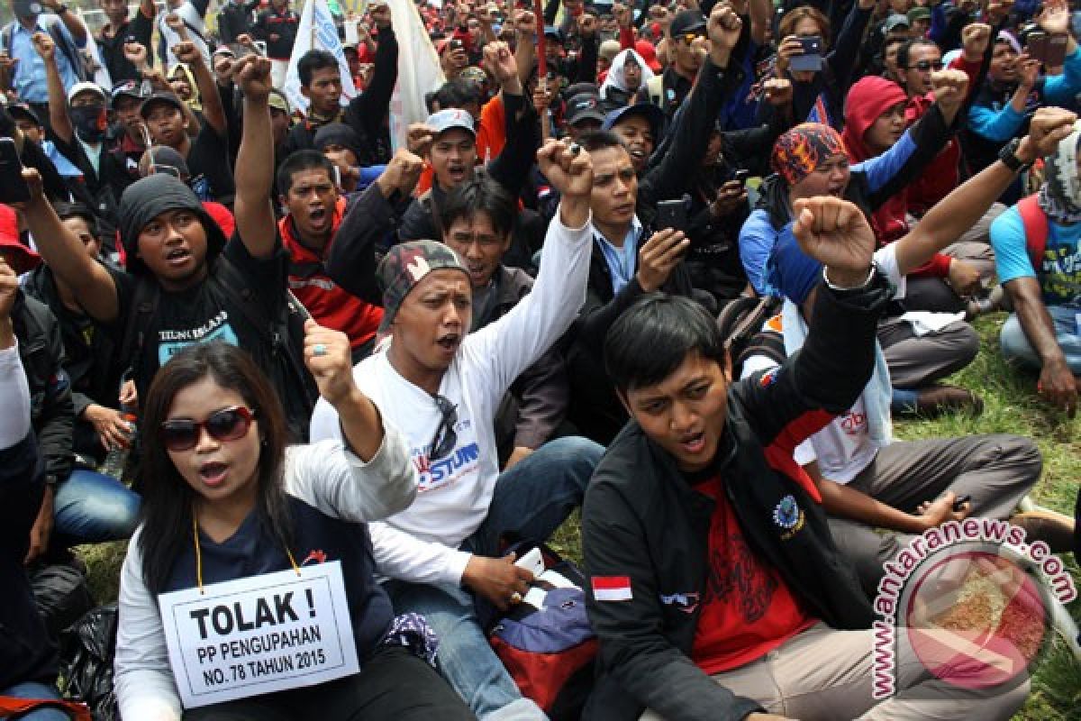 Polisi jaga 16 titik kumpul buruh di Bekasi